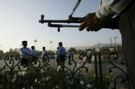 Policejní hlídky před prezidentským palácem v Islamábádu