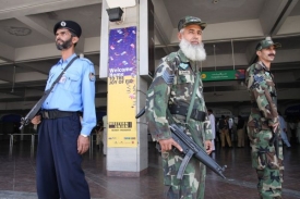 Zesílené bezpečnostní kontroly na letišti v Islámábádu.