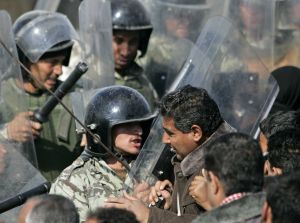 Bitka pořádkové policie s Palestinci