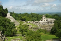 Palenque - mayské centrum ležící na svahu vysočiny a státu Chiapas.