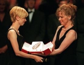 Bergmanova dcera Linn Ullmann přebírá v Cannes zlatou palmu pro svého otce