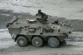 Belgičtí vojáci jezdí s šestikolovými pandury (ilustrační foto).