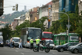 Dopravní chaos v centru Prahy. Policisté museli řídit dopravu.