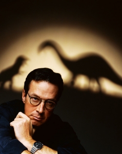 Slavný spisovatel Michael Crichton zemřel na rakovinu.