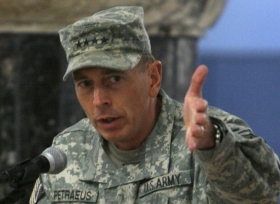 Generál David Petraeus.