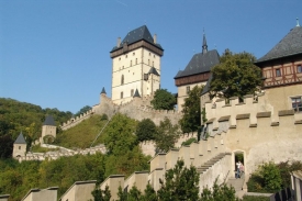 Turisticky oblíbený hrad Karlštejn.