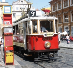 Pražské ulice křižuje historická tramvaj