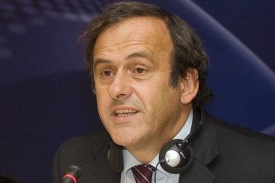 Šéf UEFA Michael Platini na zasedání v Bordeaux.