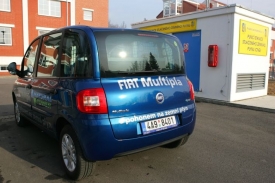Fiat Multipla v úpravě na zemní plyn.