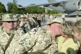 Polští vojáci před odletem do Iráku