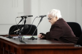 Ludmila Brožová-Polednová u soudu.
