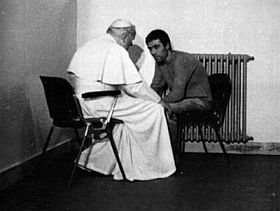 Jan Pavel II. navštívil roku 1983 ve vězení muže, jenž ho chtěl zabít.