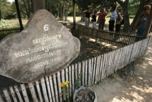 Pomník na jednom z Vražedných polí nedaleko Phnom Penhu.