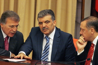 kandidát na tureckého prezidenta Abdullah Gül uprostřed