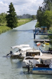Z hodon&iacute;nsk&eacute;ho př&iacute;stavi&scaron;tě bude možn&eacute; pokračovat na Baťův kan&aacute;l.