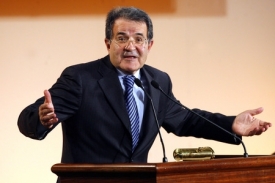 Italský premiér Romano Prodi pokračuje ve vládnutí