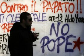 Protesty proti papežovi na univerzitě La Sapienza.