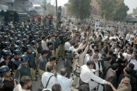 Protesty pákistánských právníků