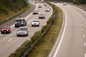 Ministerstvo dopravy odkl&aacute;da projekt elektronick&yacute;ch d&aacute;lničn&iacute;ch zn&aacute;mek