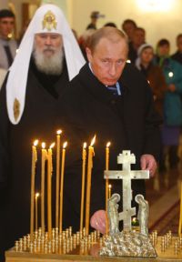 Vladimir Putin uctívá památku obětí komunismu