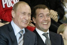 Dmitrij Medvedev se svým chráněncem Vladimirem Putinem.