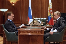 Putin odešel z prezidentského křesla, na scéně ale zůstává