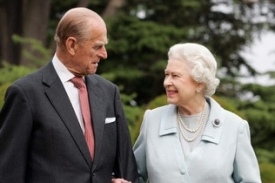 Britská královna Alžběta II. a princ Philip.