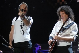 Brian May a Paul Rodgers při koncertu 28. října 2008 v Budapešti.