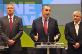Členy rady jsou i exministři Jahn a Rusnok.