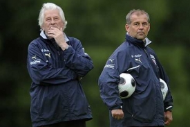 Bývalý a nový trenér reprezentace? Karel Brückner a Petr Rada (vpravo)