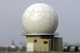 Takto bude vypadat americký radar na českém území. Na snímku je radar NATO v Nepolisech