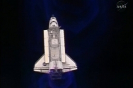 Raketoplán Endeavour z pohledu ISS.