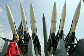 Přehlídka severokorejských raket.
