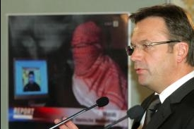 Rakouský ministr vnitra Günther Platter mluví o nebezpečí radikálního