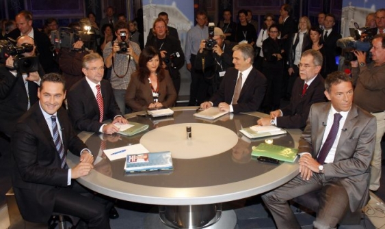 Šéfové pěti hlavních stran ve volebním studiu rakouské televize