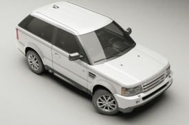 Range Rover Sport připom&iacute;n&aacute; po redukci dveř&iacute; nejen studii Stormer, ale tak&eacute; prvn&iacute; Range Rover z roku 1970. I ten byl tř&iacute;dveřov&yacute;.