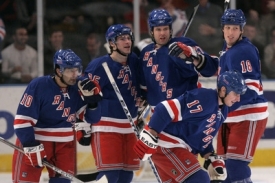 Hokejisté New Yorku Rangers začnou příští sezónu v Praze.