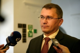Juraj Raninec zvažuje odchod z poslaneckého klubu.