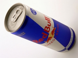 Red Bull může zvyšovat riziko infarktu i u zdravých mladých lidí.