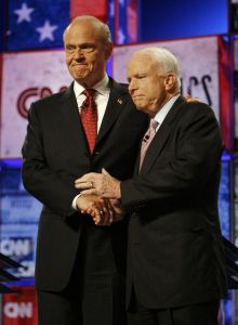 Republikánští kandidáti Fred Thompson (vlevo) a John McCain