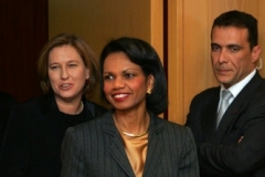 Izraelská ministryně zahraničí Cipi Livniová (vlevo) po setkání se svou americkou kolegyní Condoleezzou Riceovou (vpravo) v Jeruzalémě.