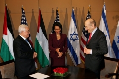 Pondělní schůzka americké ministryně zahraničí Condoleezzy Riceové s izraelským premiérem Ehudem Olmertem a palestinským prezidentem Mamúdem Abbásem v Jeruzalémě.