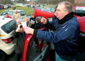 Protesty kolegů taxikáře Riddera na dánsko-německé hranici.