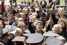 Opozice protestuje v Jerevanu proti prezidentovi