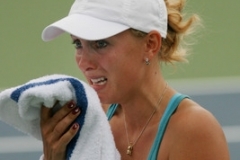 Ruská tenistka Anastasia Rodionová na turnaji v Cincinnati dohrála. Rozhodčí ji z turnaje vyloučil kvůli nesportovnímu chování.