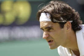 Roger Federer v 1. kole letošního Wimbledonu.