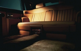 Takto se sedí v prodloužené verzi luxusní limuzíny Rolls-Royce Phantom.