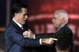 Mitt Romney (vlevo) a John McCain: kdo s koho.