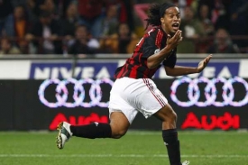Ronaldinho už zase září. Jediným gólem rozhodl milánské derby.