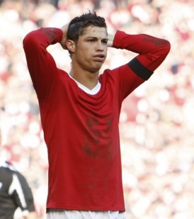 Zklamaný útočník Manchesteru United Cristiano Ronaldo.